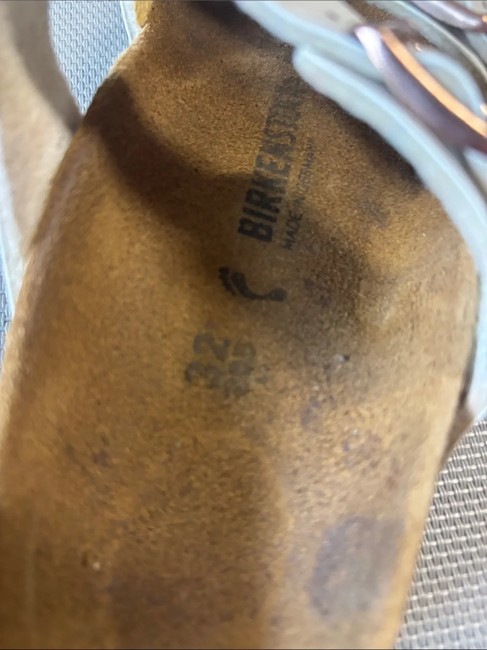 Birkenstock White Crisscross Buckle Sandals - Kids sz 32 (1-1.5) EUC - Picture 2 of 6